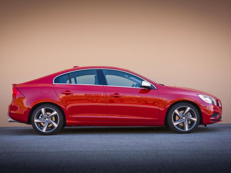  Volvo S60 R-Design 2010 года  (US) (фото 3 из 11)